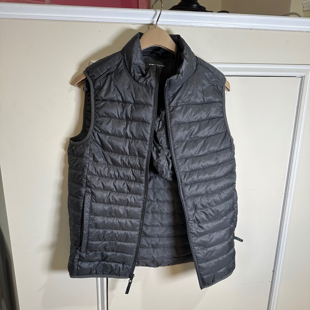 Amazon Essentials Men's Puffer Vest Charcoal Gray Size S Lightweight Insulated‎